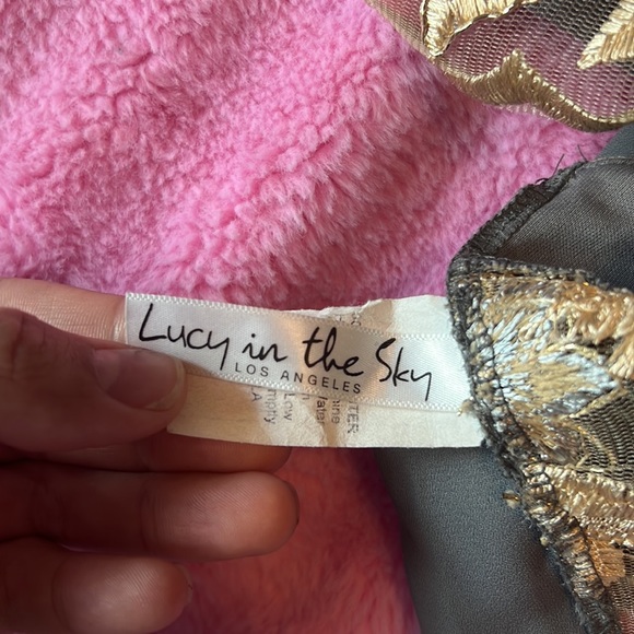 Lucy in the Sky Gray and Gold Floral Crop Top - Picture 5 of 9